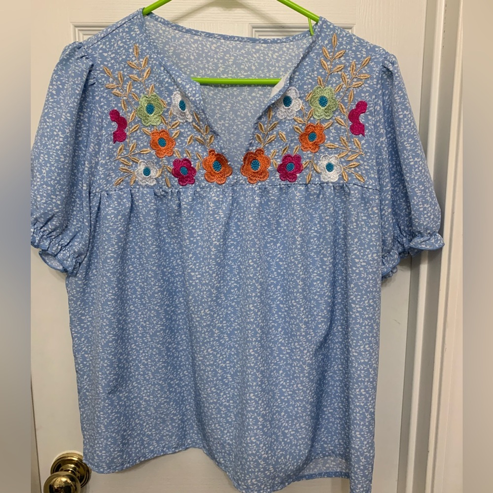 Floral Embroidered Summer flowy Top sz XL
